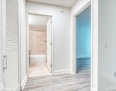 10 Hanover Square - Photo Thumbnail 4