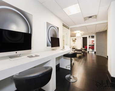 10 Hanover Square - Photo Thumbnail 10