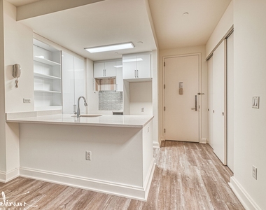 10 Hanover Square - Photo Thumbnail 1