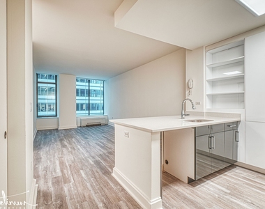 10 Hanover Square - Photo Thumbnail 3