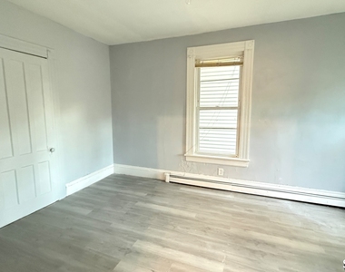 242 Madison Avenue - Photo Thumbnail 3