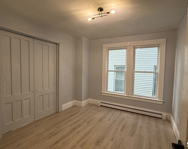 242 Madison Avenue - Photo Thumbnail 1