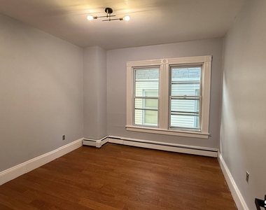 242 Madison Avenue - Photo Thumbnail 6