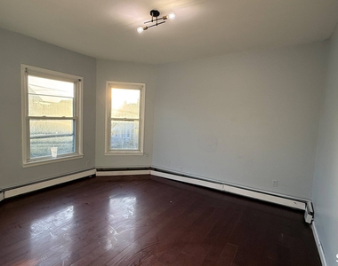 242 Madison Avenue - Photo Thumbnail 10