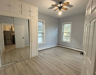 242 Madison Avenue - Photo Thumbnail 1
