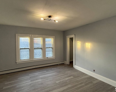 242 Madison Avenue - Photo Thumbnail 4