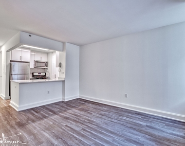 10 Hanover Square - Photo Thumbnail 2