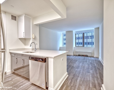 10 Hanover Square - Photo Thumbnail 1