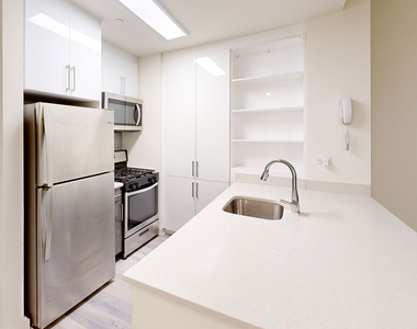 10 Hanover Square - Photo Thumbnail 3