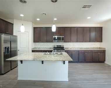 10213 Yarmouth Sea Court - Photo Thumbnail 4