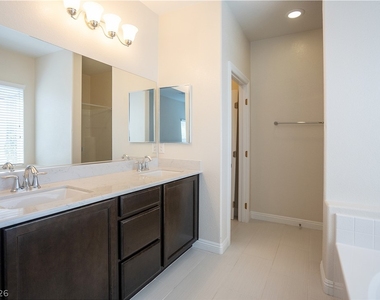 9419 Sparkling Wing Court - Photo Thumbnail 32