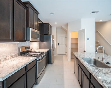 9419 Sparkling Wing Court - Photo Thumbnail 6