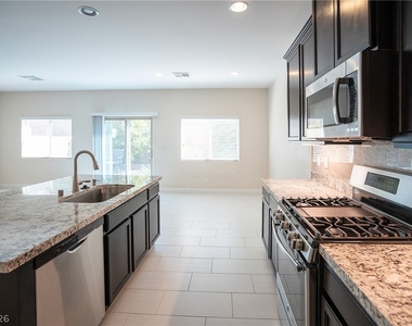 9419 Sparkling Wing Court - Photo Thumbnail 10