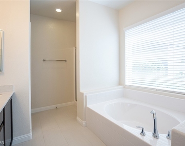 9419 Sparkling Wing Court - Photo Thumbnail 17