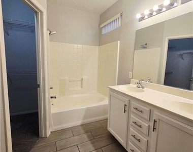4028 Smokey Fog Avenue - Photo Thumbnail 14