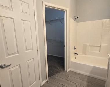 4028 Smokey Fog Avenue - Photo Thumbnail 15