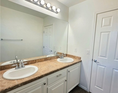 521 Newberry Springs Drive - Photo Thumbnail 16