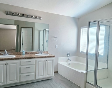 521 Newberry Springs Drive - Photo Thumbnail 23