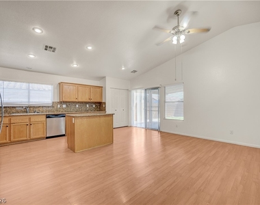 8545 Hidden Pines Avenue - Photo Thumbnail 16