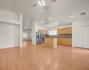 8545 Hidden Pines Avenue - Photo Thumbnail 15