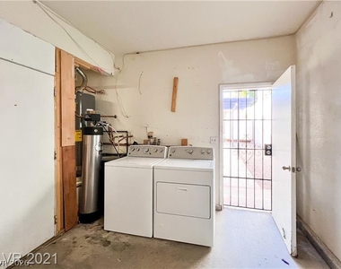 3553 Lazy Sun Lane - Photo Thumbnail 32
