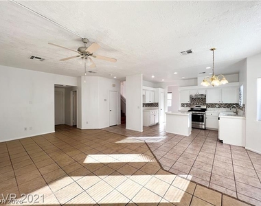3553 Lazy Sun Lane - Photo Thumbnail 9