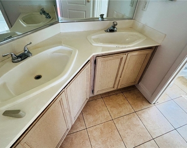 4402 Cinema Avenue - Photo Thumbnail 18