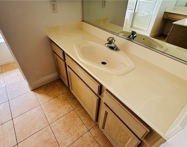 4402 Cinema Avenue - Photo Thumbnail 12
