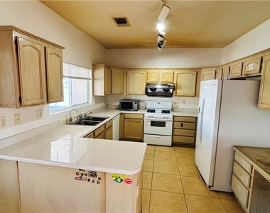 4402 Cinema Avenue - Photo Thumbnail 4