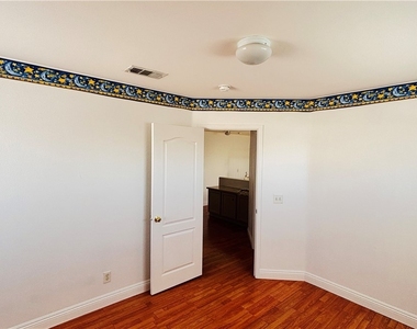 4402 Cinema Avenue - Photo Thumbnail 17