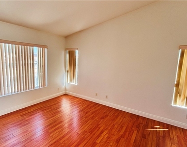 4402 Cinema Avenue - Photo Thumbnail 10