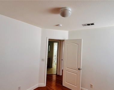 4402 Cinema Avenue - Photo Thumbnail 15