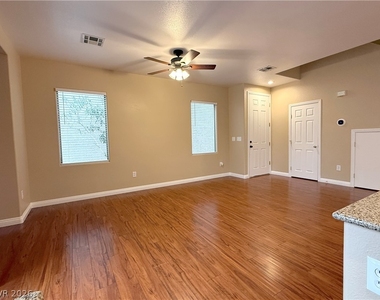 5412 Tinker Toy Avenue - Photo Thumbnail 6