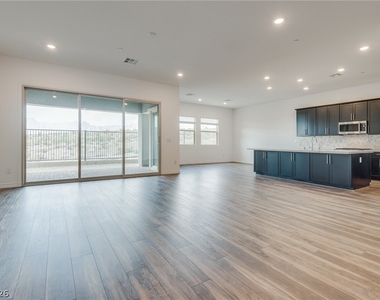 12608 Heritage Heights Drive - Photo Thumbnail 3