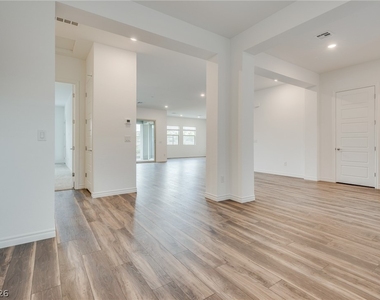 12608 Heritage Heights Drive - Photo Thumbnail 10