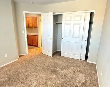 8737 Wintry Garden Avenue - Photo Thumbnail 16