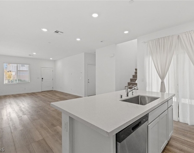 615 Camilla Creek Street - Photo Thumbnail 6