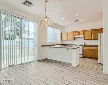 8541 Lost Gold Avenue - Photo Thumbnail 11