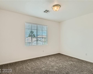 8541 Lost Gold Avenue - Photo Thumbnail 20