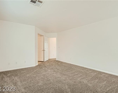 8541 Lost Gold Avenue - Photo Thumbnail 15