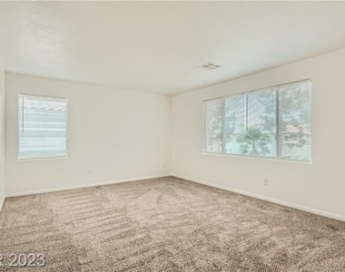 8541 Lost Gold Avenue - Photo Thumbnail 13