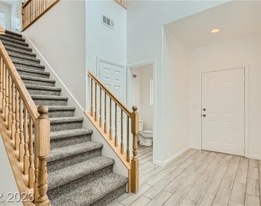 8541 Lost Gold Avenue - Photo Thumbnail 3