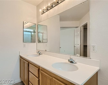 8541 Lost Gold Avenue - Photo Thumbnail 18