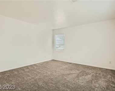 8541 Lost Gold Avenue - Photo Thumbnail 16