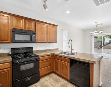 9132 Blue Raven Avenue - Photo Thumbnail 10