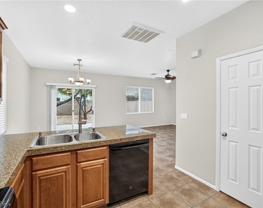 9132 Blue Raven Avenue - Photo Thumbnail 11