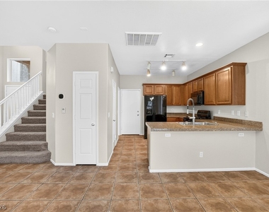 9132 Blue Raven Avenue - Photo Thumbnail 6