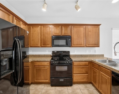 9132 Blue Raven Avenue - Photo Thumbnail 12