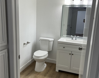8070 W Russell Road - Photo Thumbnail 9