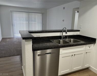 8070 W Russell Road - Photo Thumbnail 11